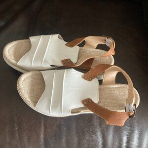 Platform 2" white sandals with brown straps size 44EU